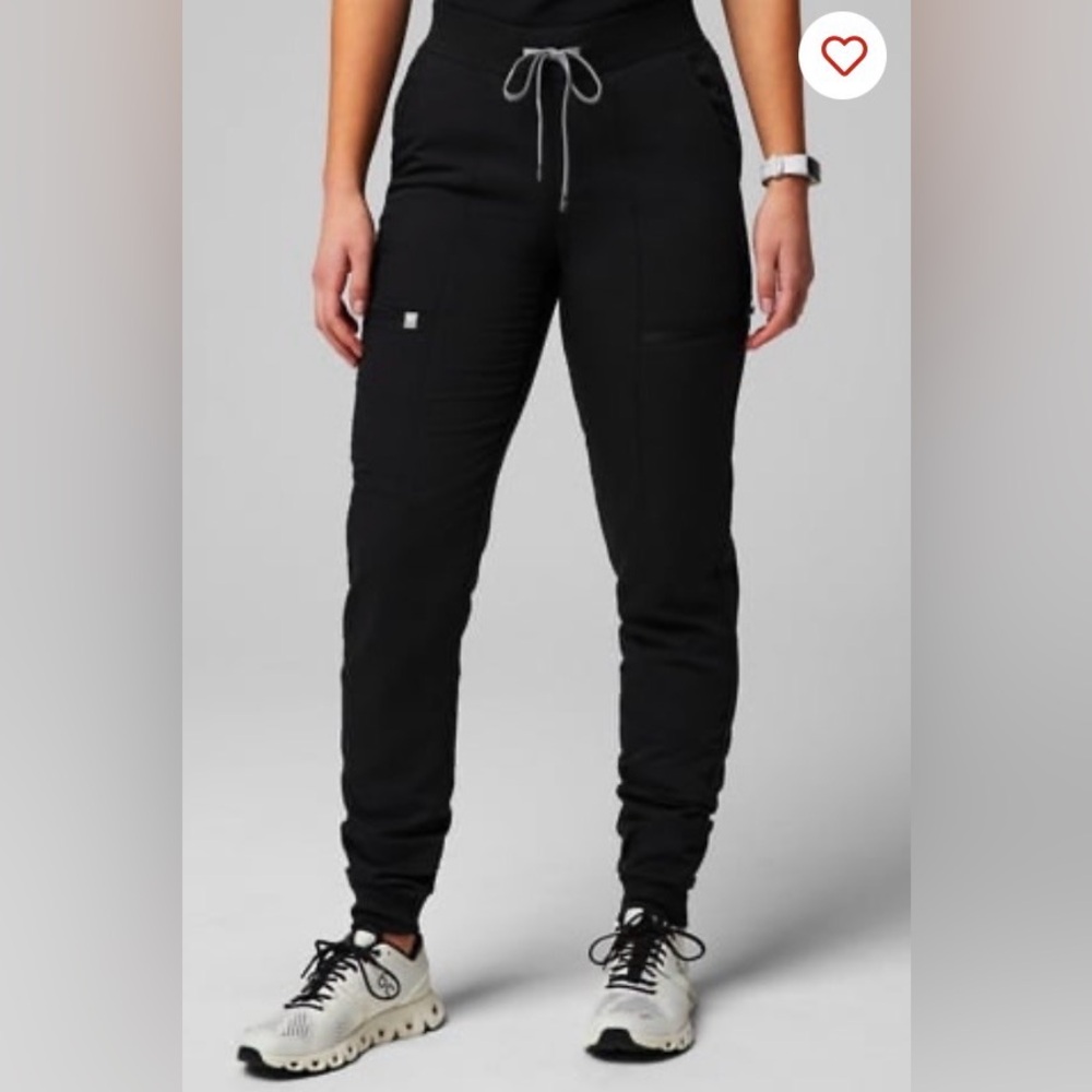 Fabletics Black Evolve Top And On Call Scrub Bott… - image 4